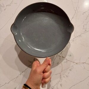 VTG Le Creuset 23 White Enamel Cast Iron 9" Skillet Double Spout Made France